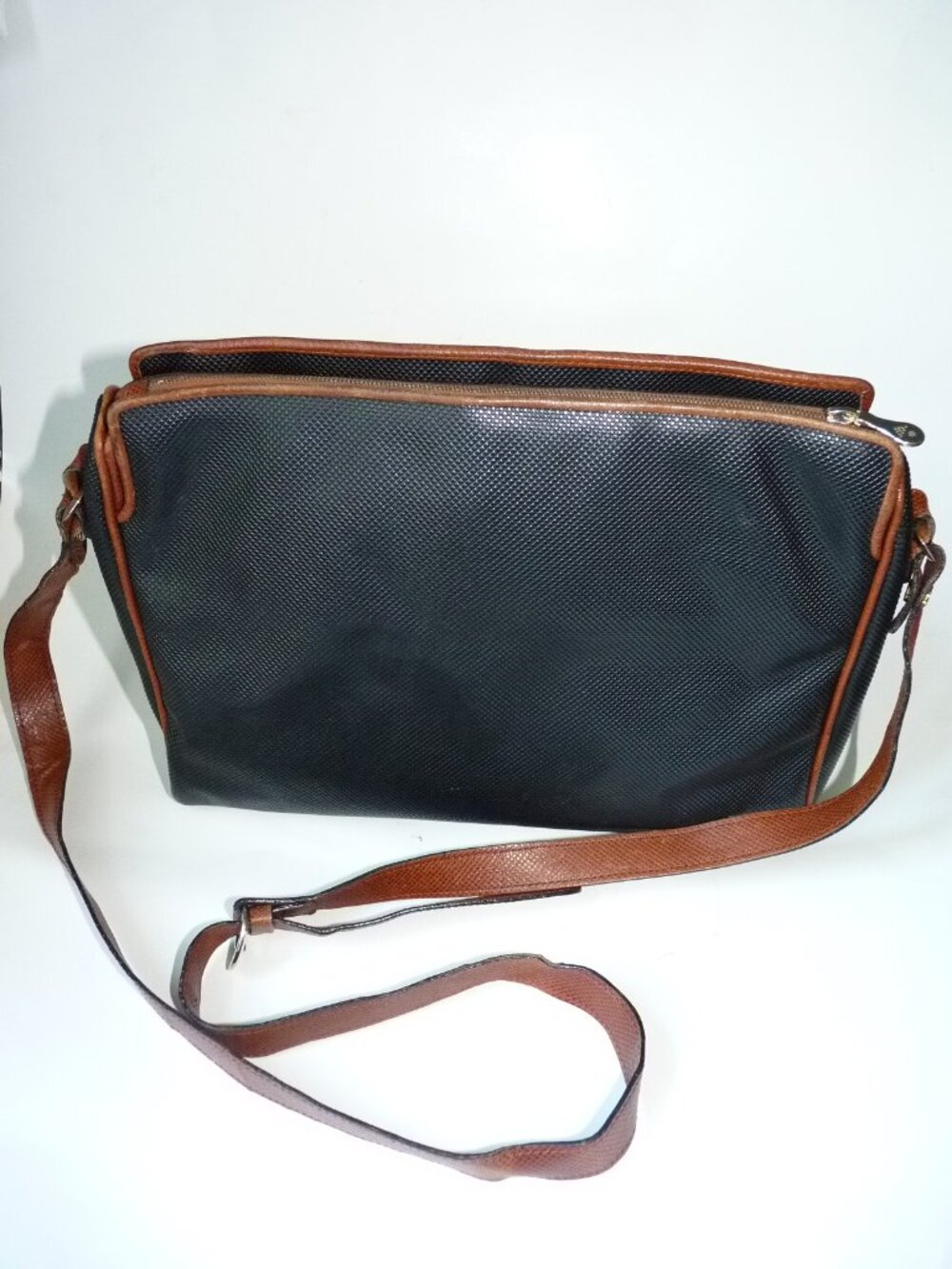 Bottega Veneta Vintage caviar black leather crossbody bag